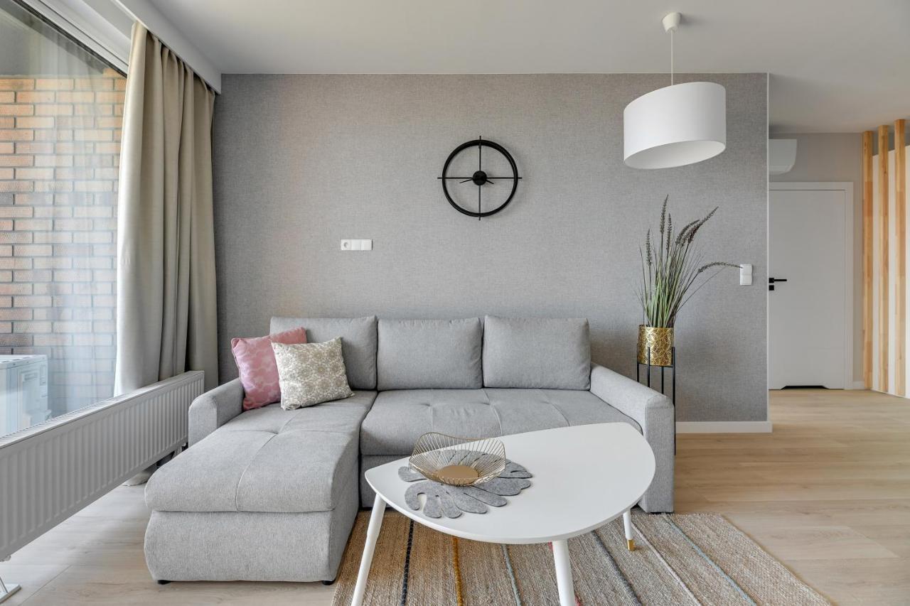 Huoneisto Chlebova - Riverside View Terrace, Free Parking, Gym & Kidsplay By Downtown *