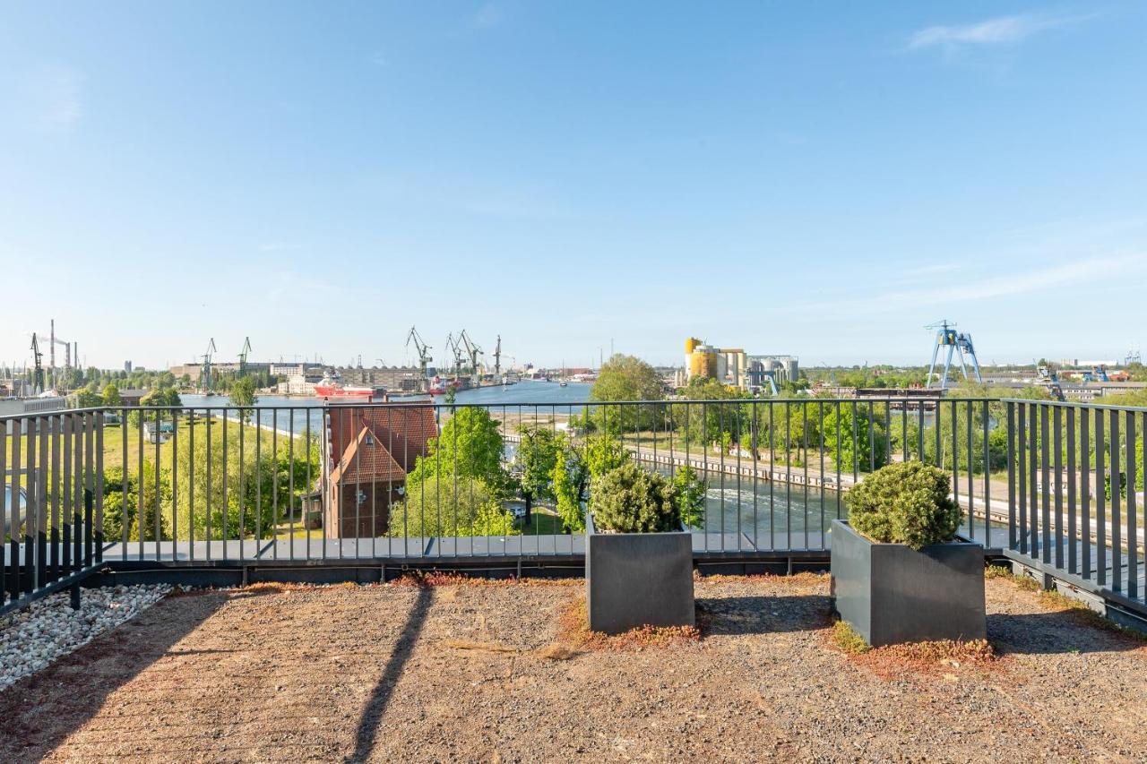 Huoneisto Chlebova - Riverside View Terrace, Free Parking, Gym & Kidsplay By Downtown *