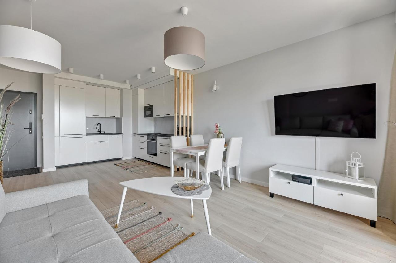 Huoneisto Chlebova - Riverside View Terrace, Free Parking, Gym & Kidsplay By Downtown *