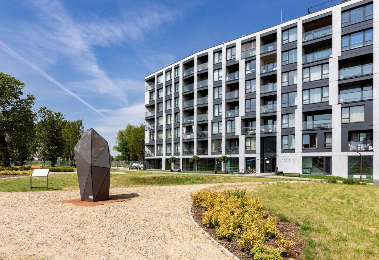 Huoneisto Chlebova - Riverside View Terrace, Free Parking, Gym & Kidsplay By Downtown *