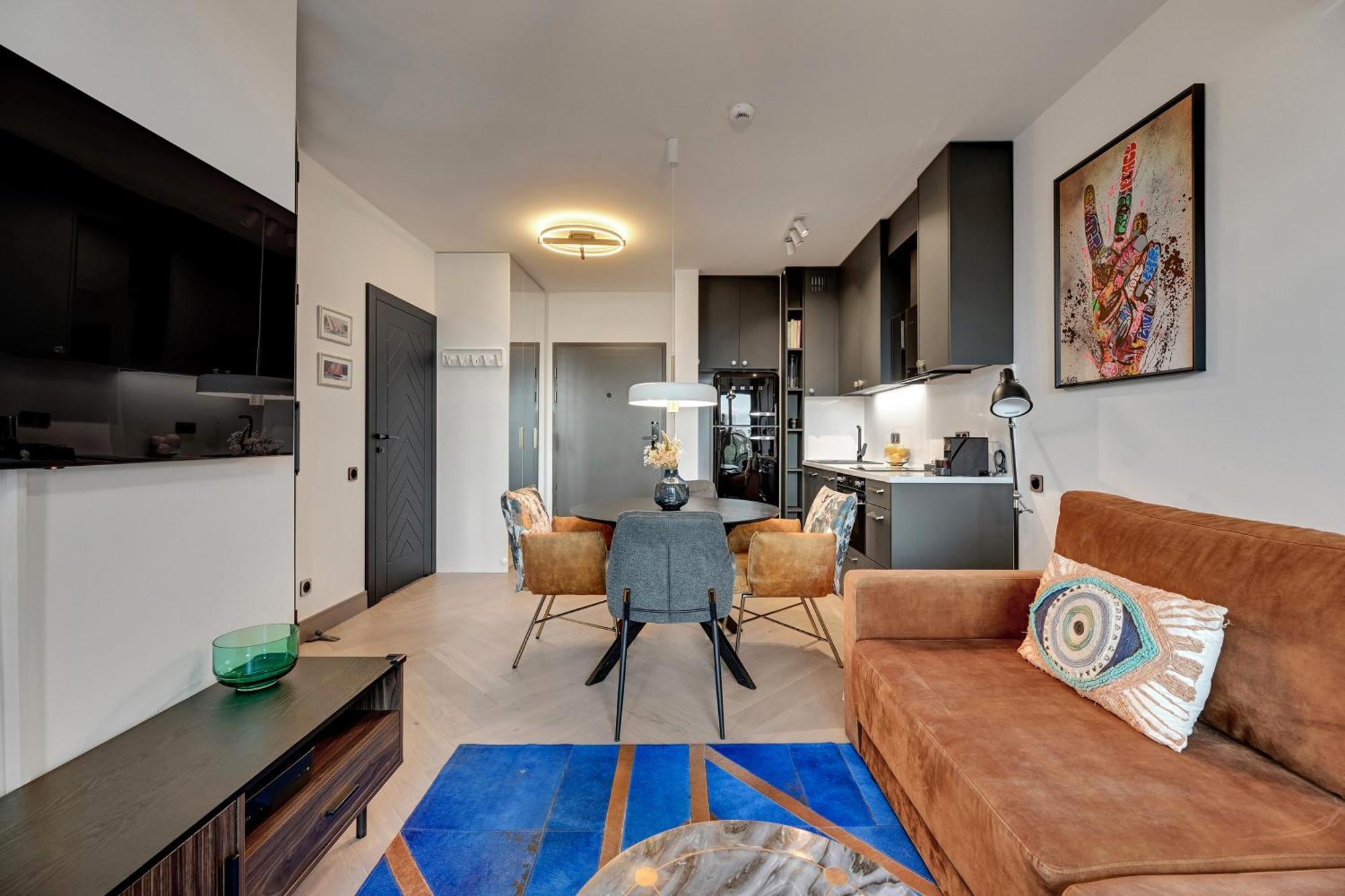 Huoneisto Chlebova - Riverside View Terrace, Free Parking, Gym & Kidsplay By Downtown *