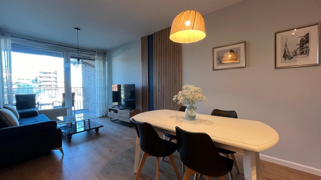 Chlebova - Riverside View Terrace, Free Parking, Gym & Kidsplay By Downtown Huoneisto