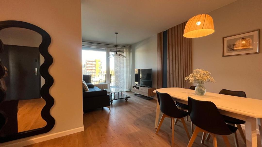 Huoneisto Chlebova - Riverside View Terrace, Free Parking, Gym & Kidsplay By Downtown *