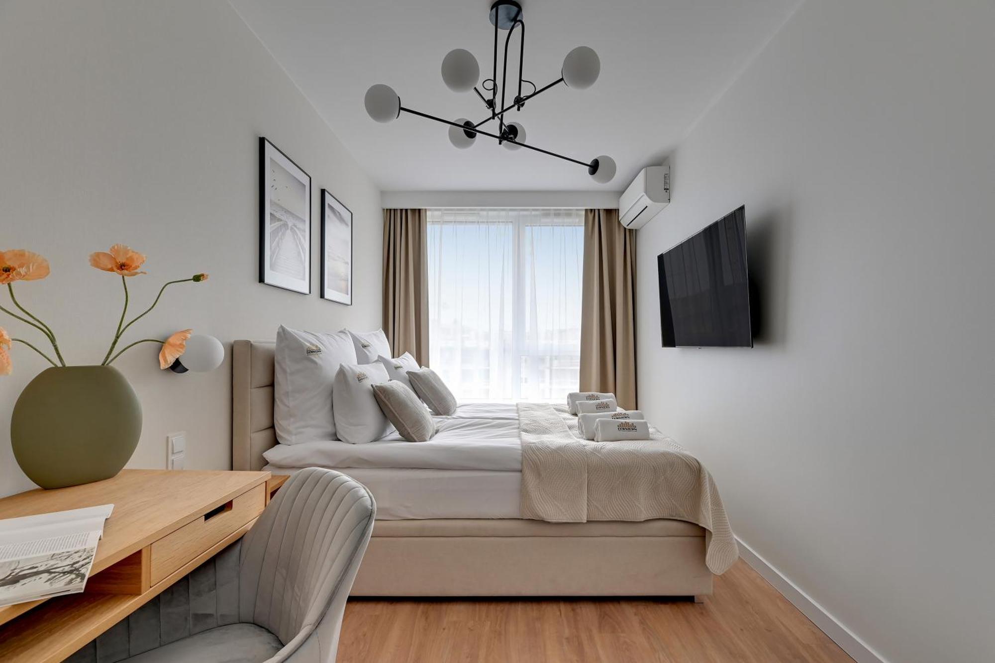 Huoneisto Chlebova - Riverside View Terrace, Free Parking, Gym & Kidsplay By Downtown *